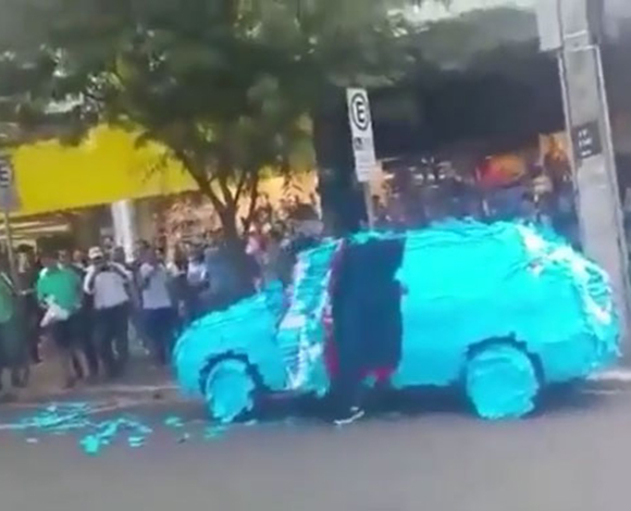 بالفيديو- ركن سيارته في مكان مخصص لذوي الحالات الخصة ... وهذا كان جزاؤه